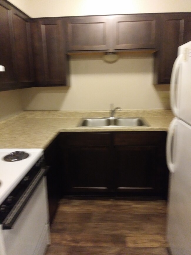 304 W Williams St, Unit 2 in Dunkerton, IA - Foto de edificio - Building Photo