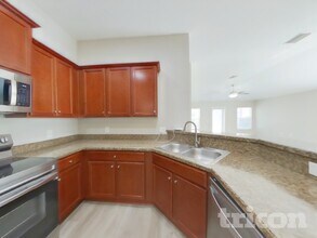 6681 Freeport Dr in Spring Hill, FL - Building Photo - Building Photo