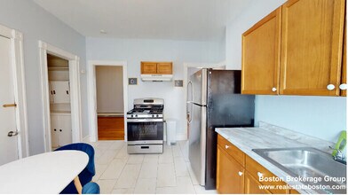61 Crescent Ave, Unit 3 in Boston, MA - Building Photo - Building Photo