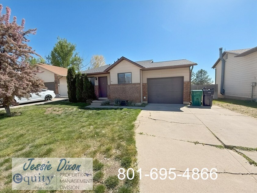 1063 W 2450 N in Layton, UT - Building Photo