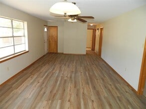 203 N Main St in Leonard, TX - Building Photo - Building Photo