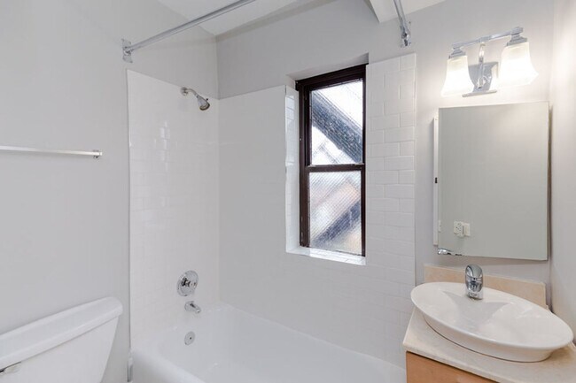 732 W Bittersweet Pl in Chicago, IL - Building Photo - Building Photo
