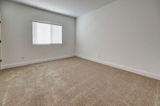 915 Blue Oak Lane W in Madera, CA - Building Photo - Building Photo