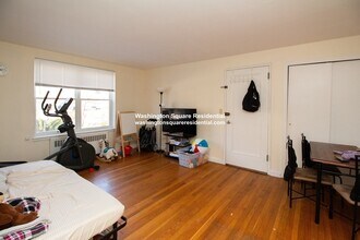 132 Beaconsfield Rd, Unit 2 in Brookline, MA - Building Photo - Building Photo
