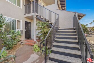 10610 Landale St in Los Angeles, CA - Building Photo - Building Photo