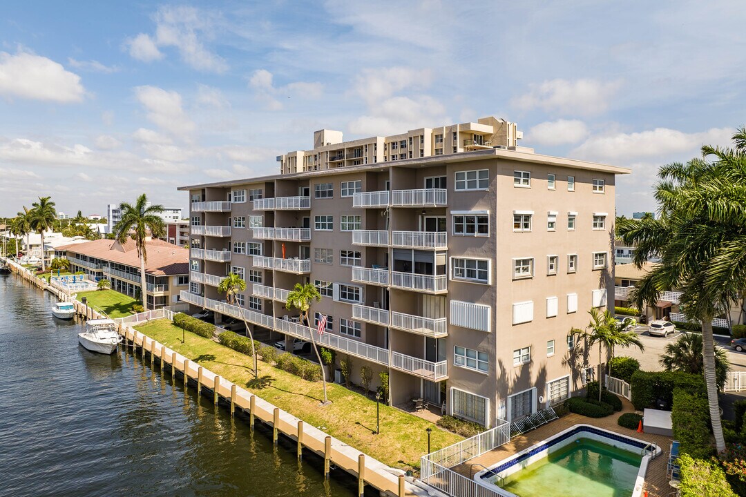 Hawthorne Manor in Fort Lauderdale, FL - Building Photo