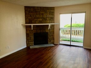 8555 Fairmount Dr, Unit H106 in Denver, CO - Building Photo - Building Photo