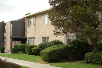 1235 N Brand Blvd in Glendale, CA - Building Photo - Building Photo