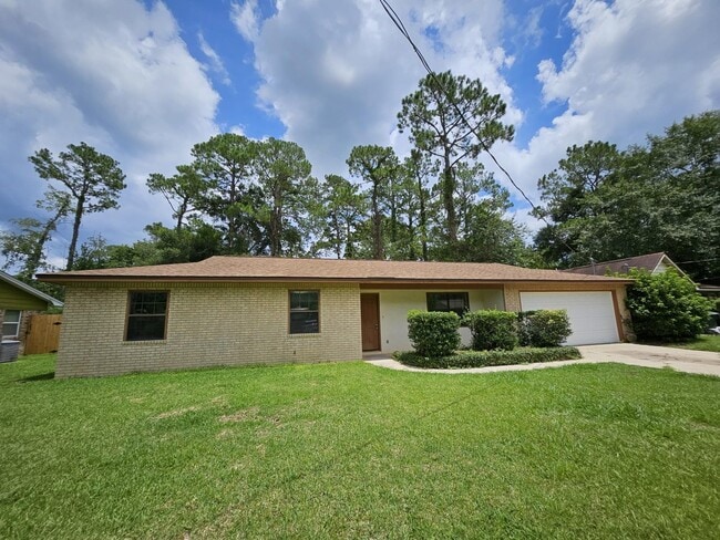 3245 Whitney Dr E in Tallahassee, FL - Building Photo - Building Photo