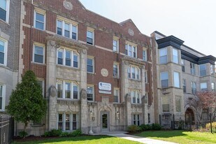 4722 N Malden St, Unit 4735-211 in Chicago, IL - Building Photo