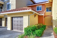 13190 Bella Casa Cir in Ft. Myers, FL - Foto de edificio - Building Photo