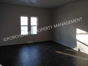 403 E Broadway Ave in Muskegon Heights, MI - Building Photo - Building Photo