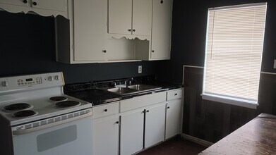 1406 Greenwood Ave in Killeen, TX - Foto de edificio - Building Photo