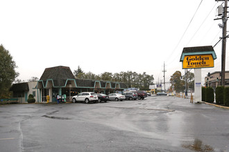 SW Barbur Blvd in Portland, OR - Building Photo - Building Photo