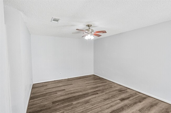 property at 2719 Meadow Ln