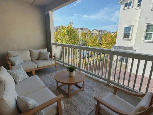 37725 Bay Crest Rd in Newark, CA - Foto de edificio - Building Photo