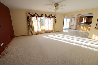 9012 Witham Ln in Woodridge, IL - Building Photo - Building Photo