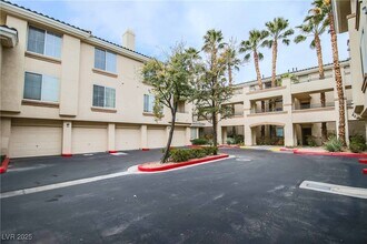 7135 S Durango Dr in Las Vegas, NV - Building Photo - Building Photo