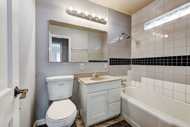 2144 Pearson Dr in Midwest City, OK - Foto de edificio - Building Photo