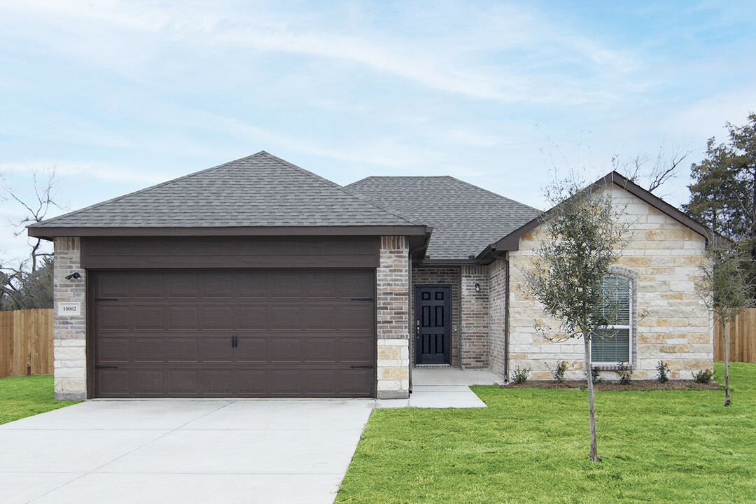 10002 Manzanilla Ave in Dallas, TX - Building Photo