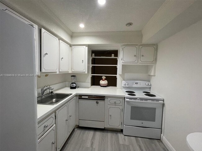 200 177th Dr in Sunny Isles Beach, FL - Building Photo - Building Photo