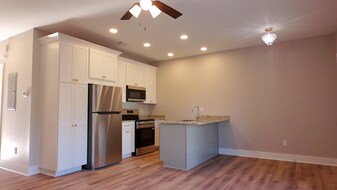 233 Pineneedle Rd in Milledgeville, GA - Building Photo