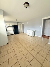 875 Flora Ln in Florissant, MO - Building Photo - Building Photo