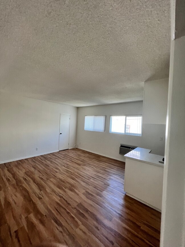 4039 Marathon St, Unit #15 in Los Angeles, CA - Building Photo - Building Photo