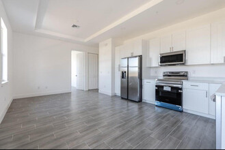 195 Rotonda Blvd W in Rotonda West, FL - Building Photo - Building Photo
