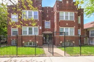 6156 S Albany Ave. Chicago IL in Chicago, IL - Building Photo - Interior Photo