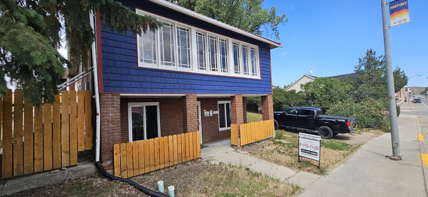 1015 Pine Ave in Kemmerer, WY - Building Photo