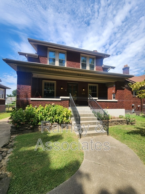 831 Eastern Pkwy in Louisville, KY - Building Photo - Building Photo