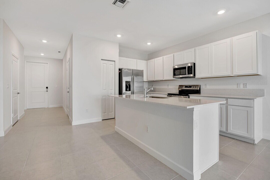 539 Rivergrass St in Port St. Lucie, FL - Building Photo