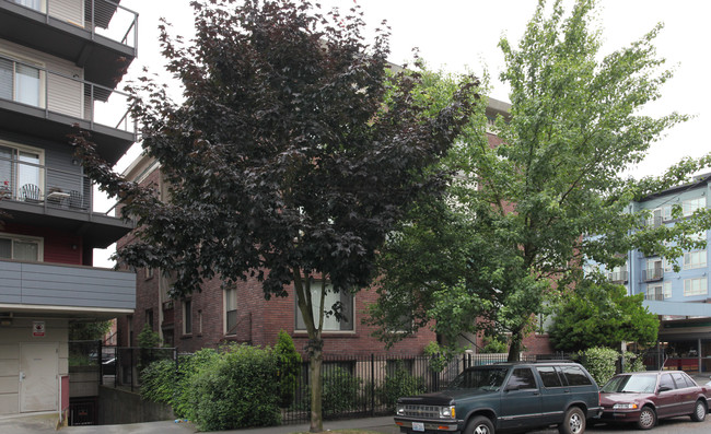 Harvard Apartments in Seattle, WA - Building Photo - Building Photo