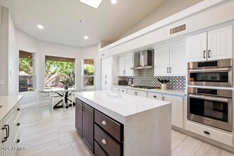 9458 E Desert Cove Ave in Scottsdale, AZ - Foto de edificio - Building Photo