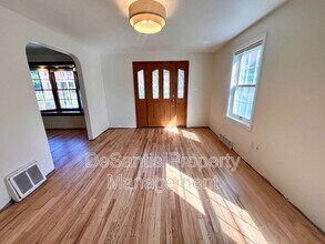 1532 Greencrest Dr in Pittsburgh, PA - Building Photo - Building Photo