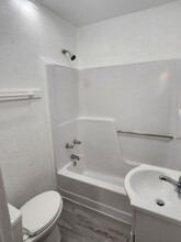 12 W 4th St, Unit C in Westover, WV - Building Photo - Building Photo