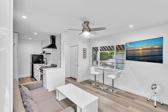 649 NE 16th Terrace in Fort Lauderdale, FL - Building Photo - Building Photo