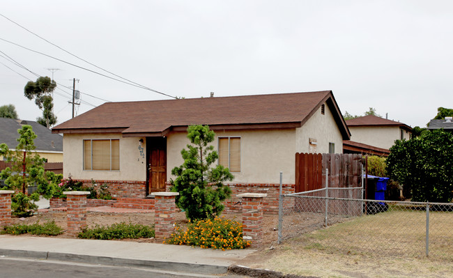 6772 Solita Ave in San Diego, CA - Foto de edificio - Building Photo