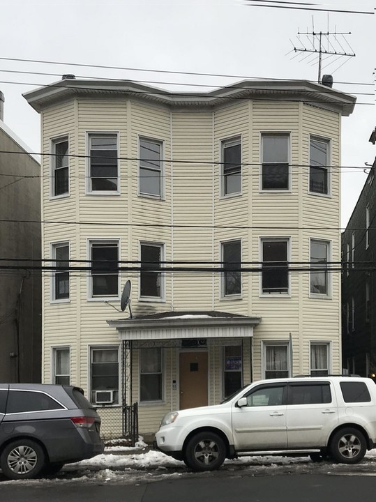 69 Van Cortlandt Pk Ave in Yonkers, NY - Building Photo