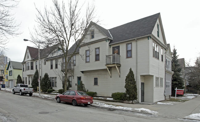 1760 N Arlington Pl in Milwaukee, WI - Foto de edificio - Building Photo