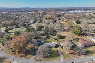 2506 Timwood Dr in Nashville, TN - Foto de edificio - Building Photo