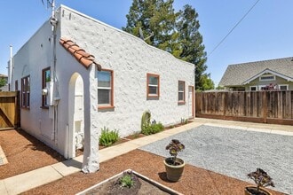 300 E McKinley Ave in Sunnyvale, CA - Building Photo - Building Photo