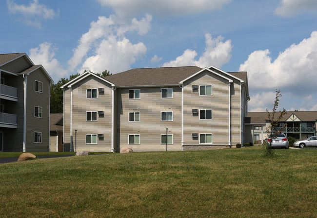 Georgian Court Apartments in Liverpool, NY - Foto de edificio - Building Photo