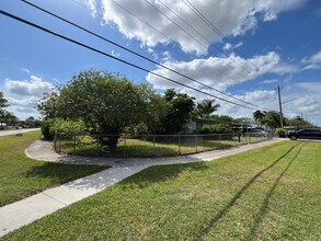 900 NW 14th Ave in Homestead, FL - Building Photo - Building Photo