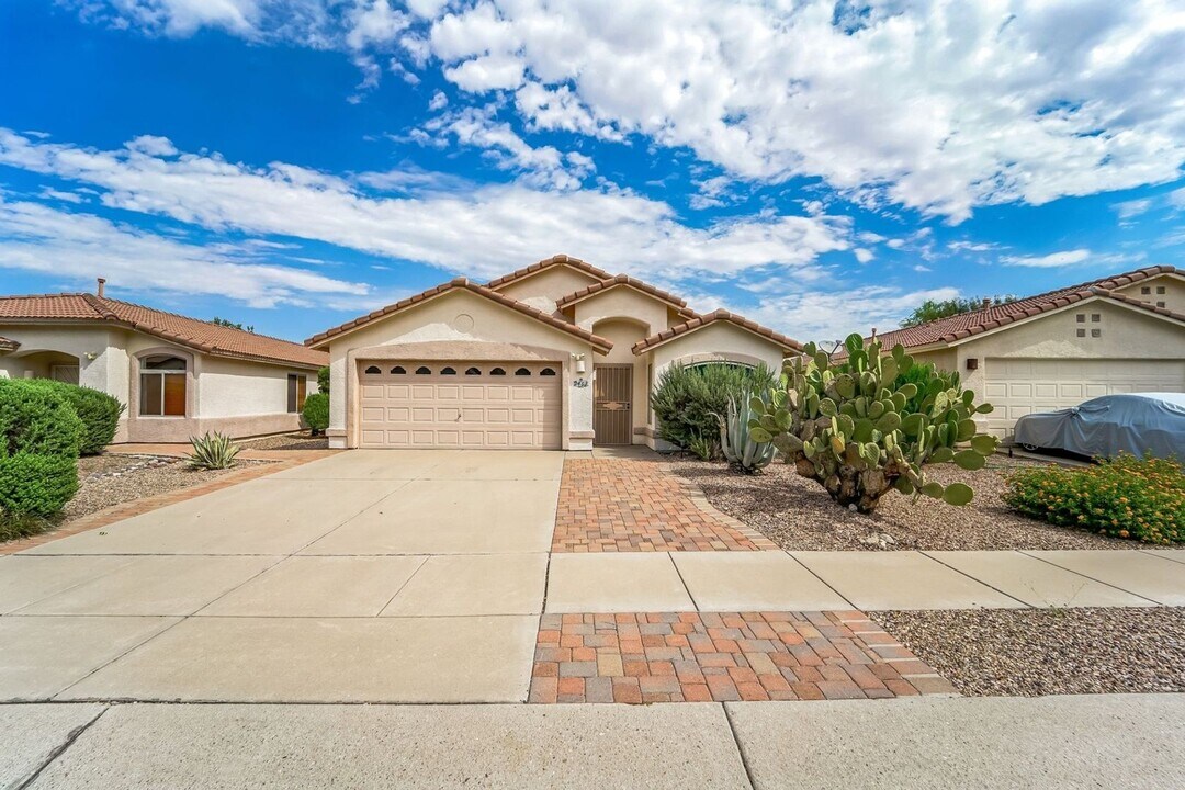 2461 E Stone Stable Dr in Tucson, AZ - Building Photo