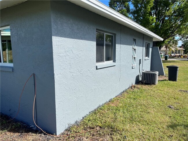 1312 SE 24th Ave in Cape Coral, FL - Building Photo - Building Photo