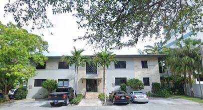 3201 Aviation Avenue in Coconut Grove, FL - Building Photo - Building Photo