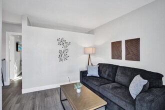 50 Davie Blvd, Unit SI FL2-ID1503995P in Fort Lauderdale, FL - Building Photo - Building Photo