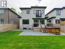 597 Montbeck Crescent in Mississauga, ON - Building Photo